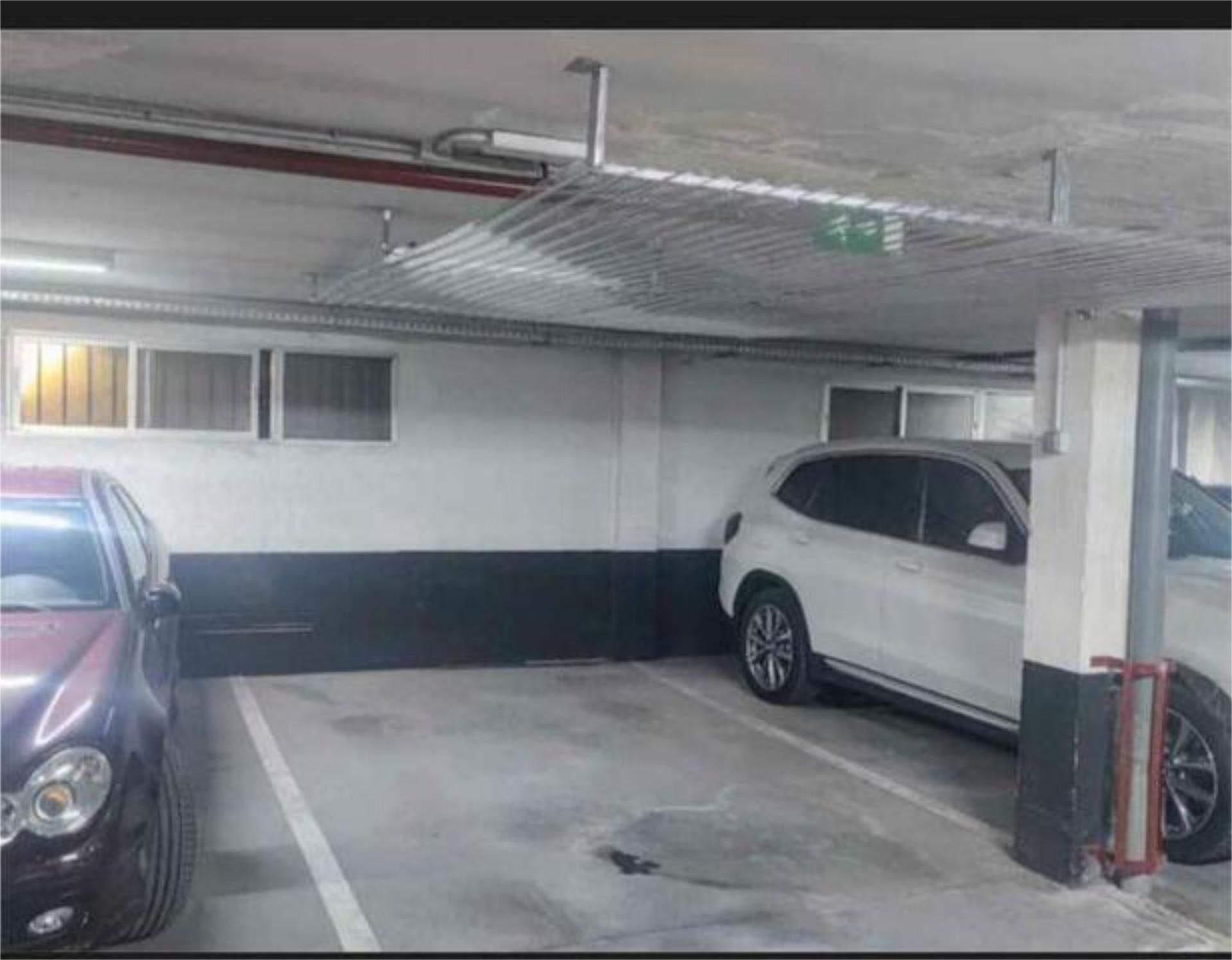 Parking of Flat for sale in  Madrid Capital  with Heating, Private garden and Terrace