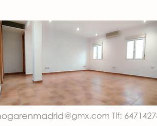 Living room of Flat for sale in  Madrid Capital  with Air Conditioner, Heating and Community parking
