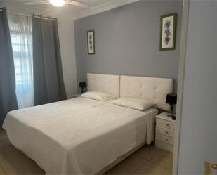 Dormitori de Apartament de lloguer en San Martín del Rey Aurelio amb Terrassa i Moblat