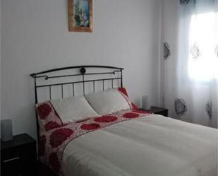 Dormitori de Pis de lloguer en Alcaucín amb Jardí privat, Terrassa i Traster