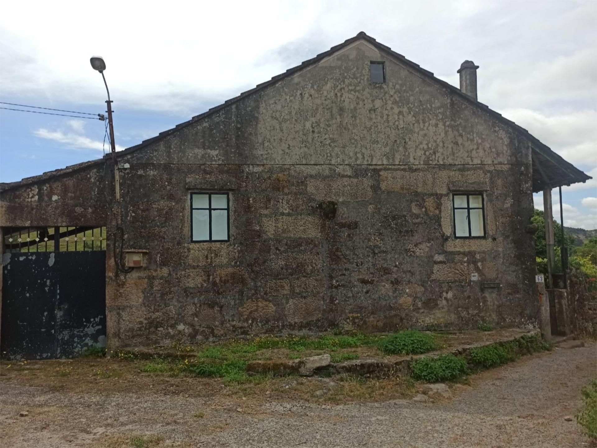 Vista exterior de Casa o xalet en venda en Ponte Caldelas amb Jardí privat, Terrassa i Traster