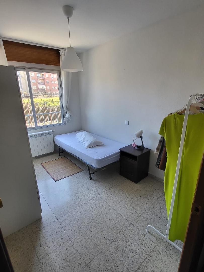 Bedroom of Flat to share in Salamanca Capital  with Heating, Furnished and Washing machine
