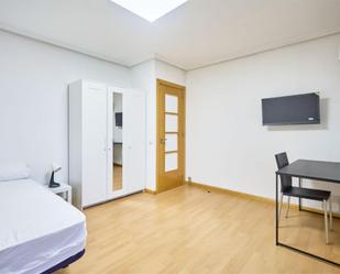 Bedroom of Flat to share in Coslada  with Air Conditioner, Heating and Parquet flooring