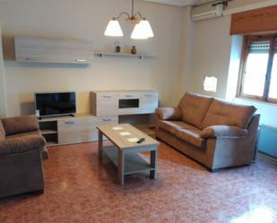 Sala d'estar de Pis de lloguer en  Jaén Capital amb Aire condicionat, Moblat i Balcó