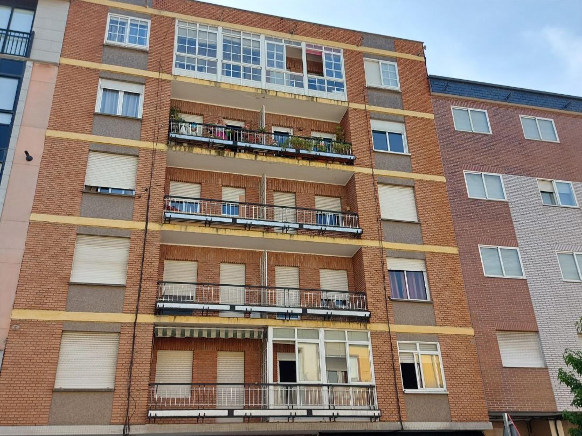 Exterior view of Flat for sale in O Barco de Valdeorras    with Storage room and Balcony