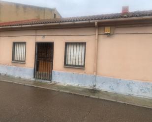 Vista exterior de Casa adosada en venda en Palencia Capital amb Balcó