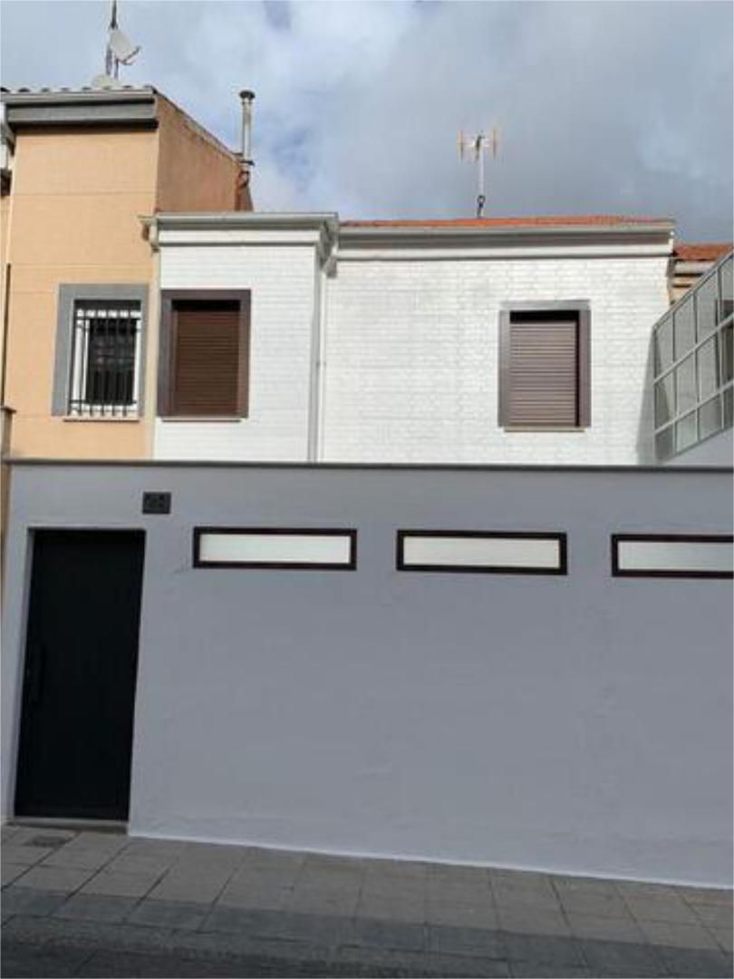 Exterior view of Single-family semi-detached for sale in Salamanca Capital  with Heating and Terrace