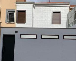Exterior view of Single-family semi-detached for sale in Salamanca Capital  with Heating and Terrace
