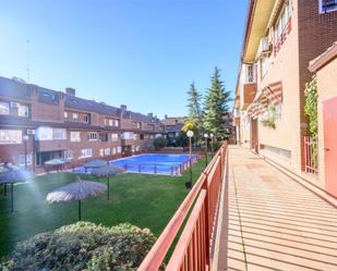 Exterior view of Duplex for sale in Alcorcón  with Air Conditioner, Private garden and Swimming Pool