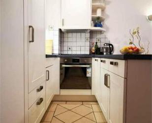 Cuina de Apartament de lloguer en Calvià amb Piscina