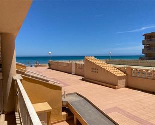 Vista exterior de Pis en venda en La Manga del Mar Menor amb Terrassa, Piscina i Balcó