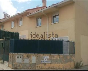 Vista exterior de Casa o xalet en venda en El Espinar amb Calefacció, Jardí privat i Parquet