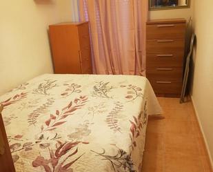 Dormitori de Pis de lloguer en Navaluenga amb Aire condicionat i Balcó