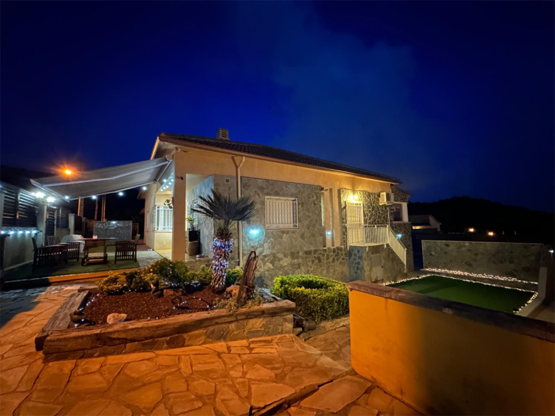 Vista exterior de Casa o xalet en venda en Bonastre amb Aire condicionat i Piscina