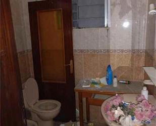 Bathroom of House or chalet for sale in Darro
