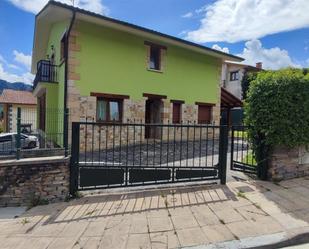 Vista exterior de Casa adosada de lloguer en Hernialde amb Calefacció, Jardí privat i Moblat