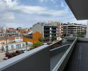 Vista exterior de Pis de lloguer en Badalona amb Aire condicionat, Terrassa i Piscina