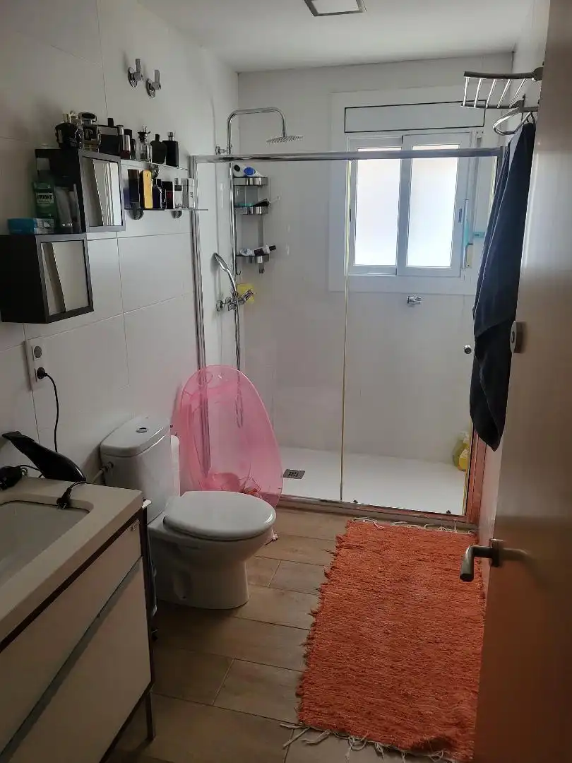 Badezimmer von Einfamilien-Reihenhaus zum Verkauf in Montcada i Reixac mit Terrasse