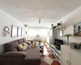Sala d'estar de Pis en venda en Estepona amb Aire condicionat, Calefacció i Terrassa