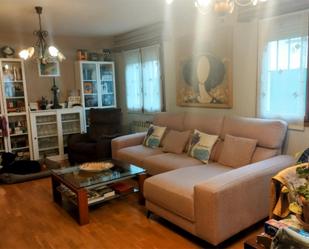Living room of Flat for sale in La Puebla de Arganzón   with Heating, Private garden and Parquet flooring