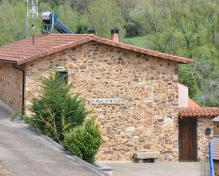 Exterior view of House or chalet for sale in Carrocera  with Balcony