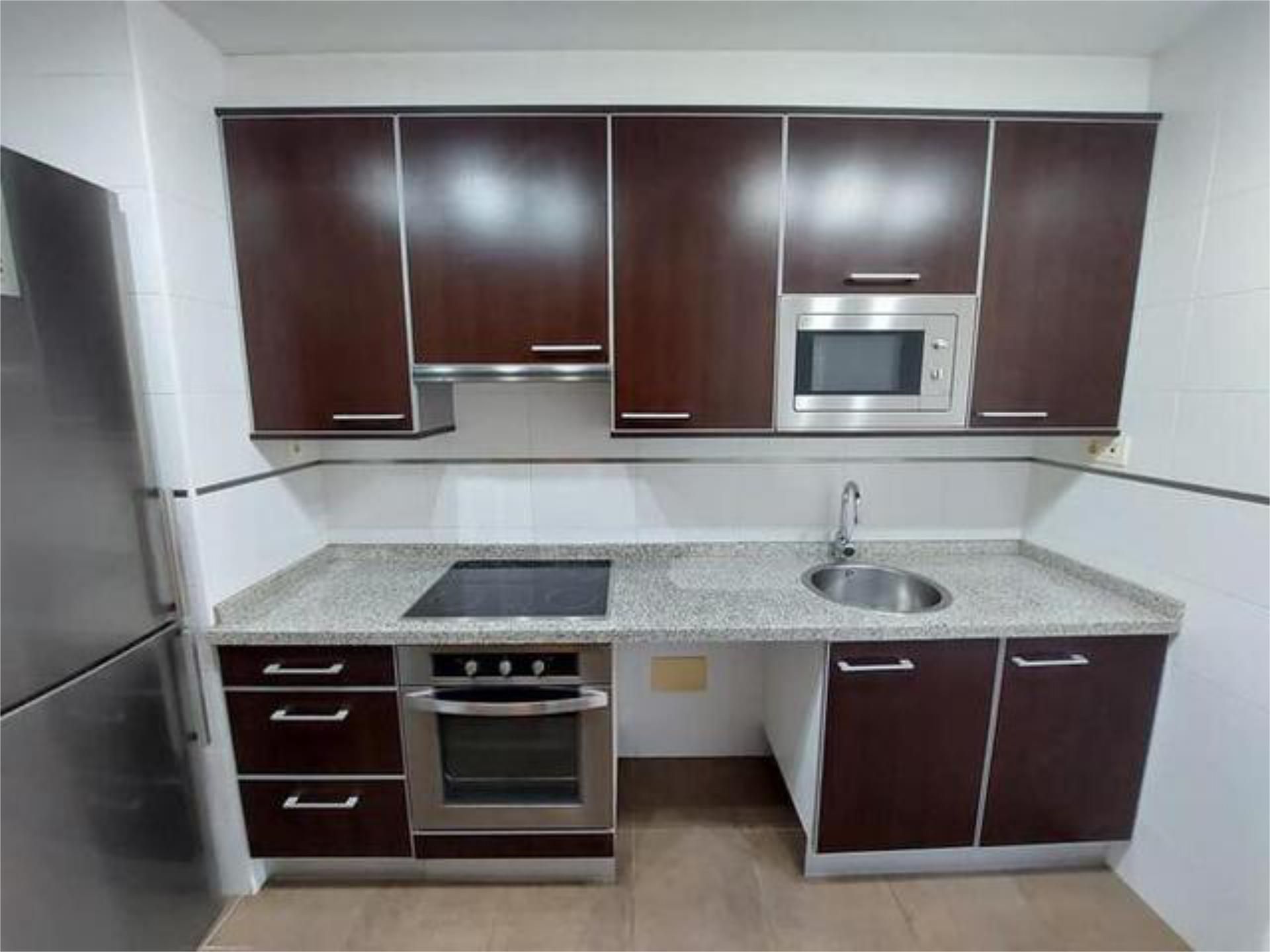 Cocina de Piso en venta en Gijón  con Calefacción, Jardín privado y Trastero
