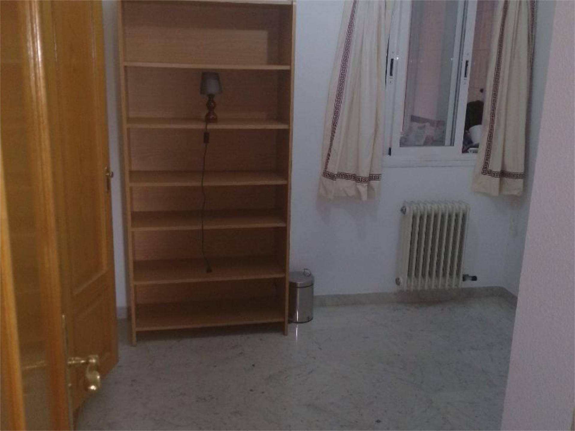 Dormitori de Pis de lloguer en  Granada Capital amb Aire condicionat, Calefacció i Terrassa