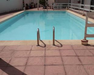 Piscina de Apartament de lloguer en Telde amb Terrassa, Piscina i Moblat
