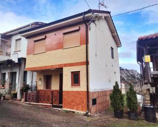 Exterior view of Single-family semi-detached for sale in Oviedo   with Terrace