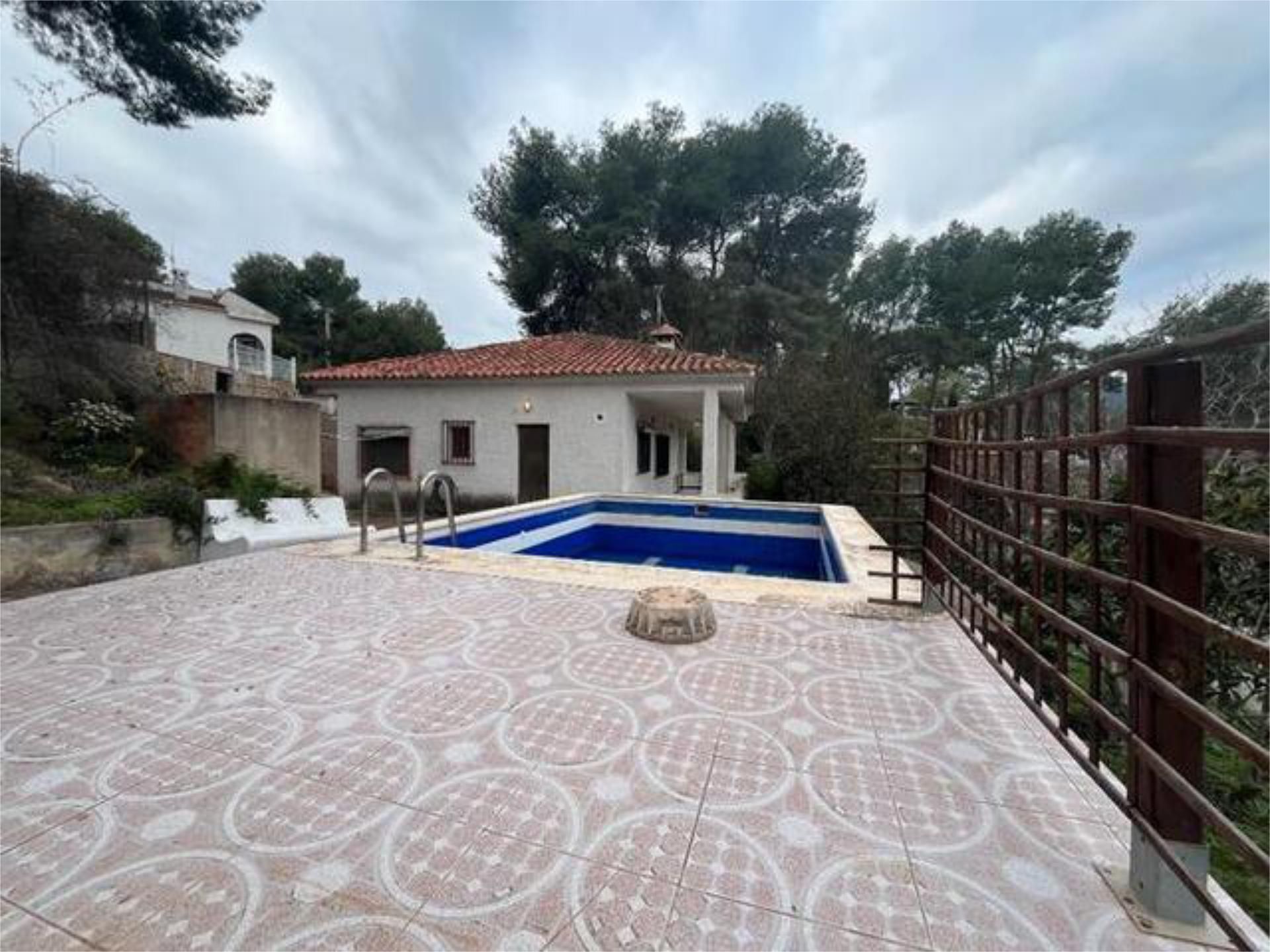 Vista exterior de Casa adosada en venda en Albalat dels Tarongers amb Terrassa i Piscina
