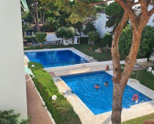 Piscina de Pis de lloguer en El Puerto de Santa María amb Aire condicionat, Jardí privat i Terrassa