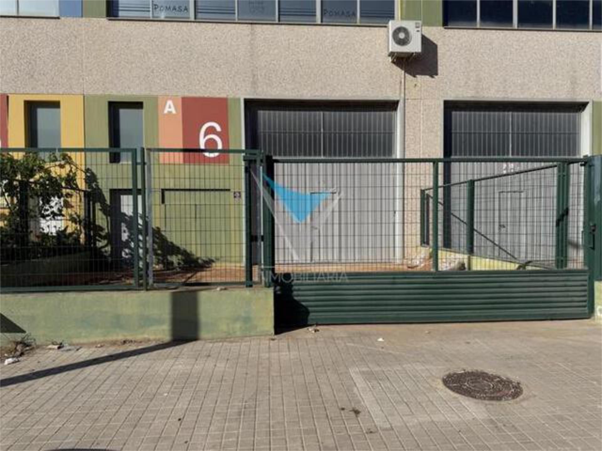 Vista exterior de Nau industrial de lloguer en Riba-roja de Túria amb Aire condicionat