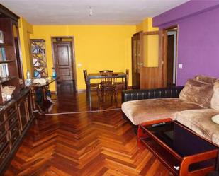 Sala d'estar de Pis en venda en Santiago de Compostela  amb Calefacció, Terrassa i Traster