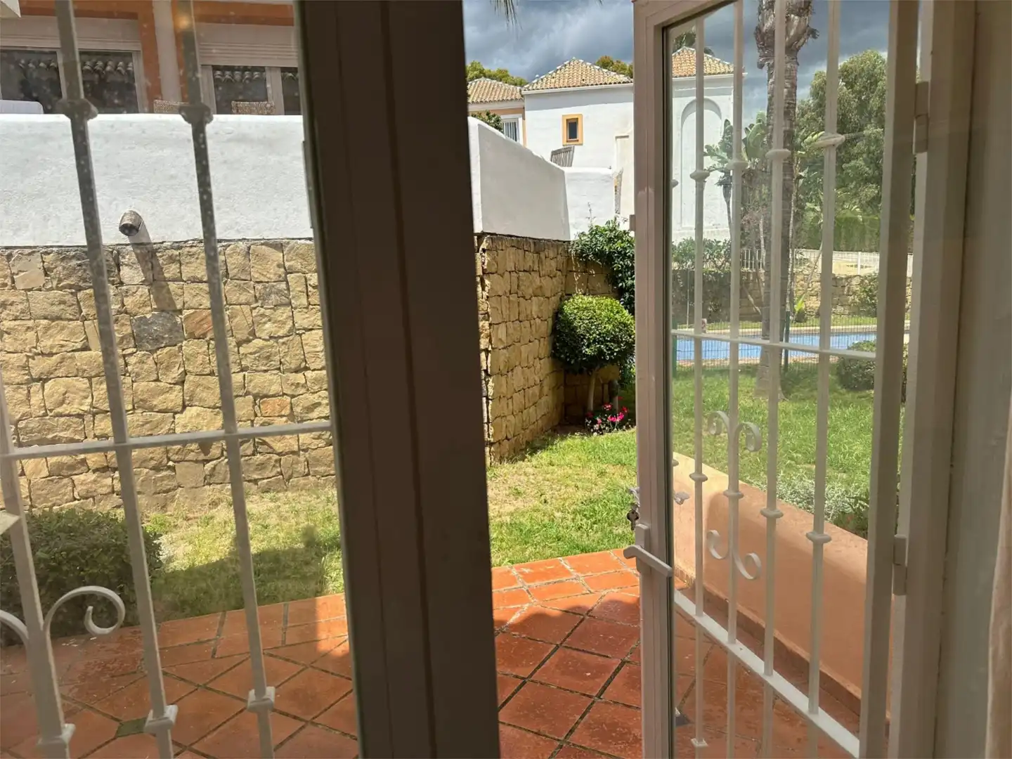 Casa adosada de lloguer a Urbanización Aloha Lake, 20, Los Naranjos Jardí de Casa adosada de lloguer en Marbella amb Aire condicionat, Calefacció i Terrassa