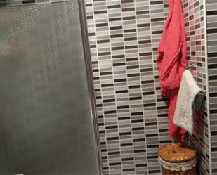 Bathroom of Flat to share in Fuenlabrada  with Air Conditioner, Heating and Furnished