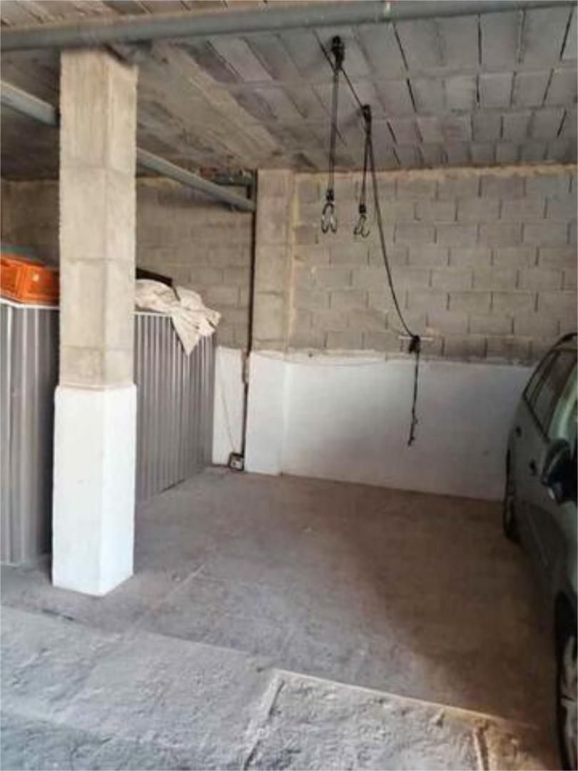 Garage to rent in Vera
