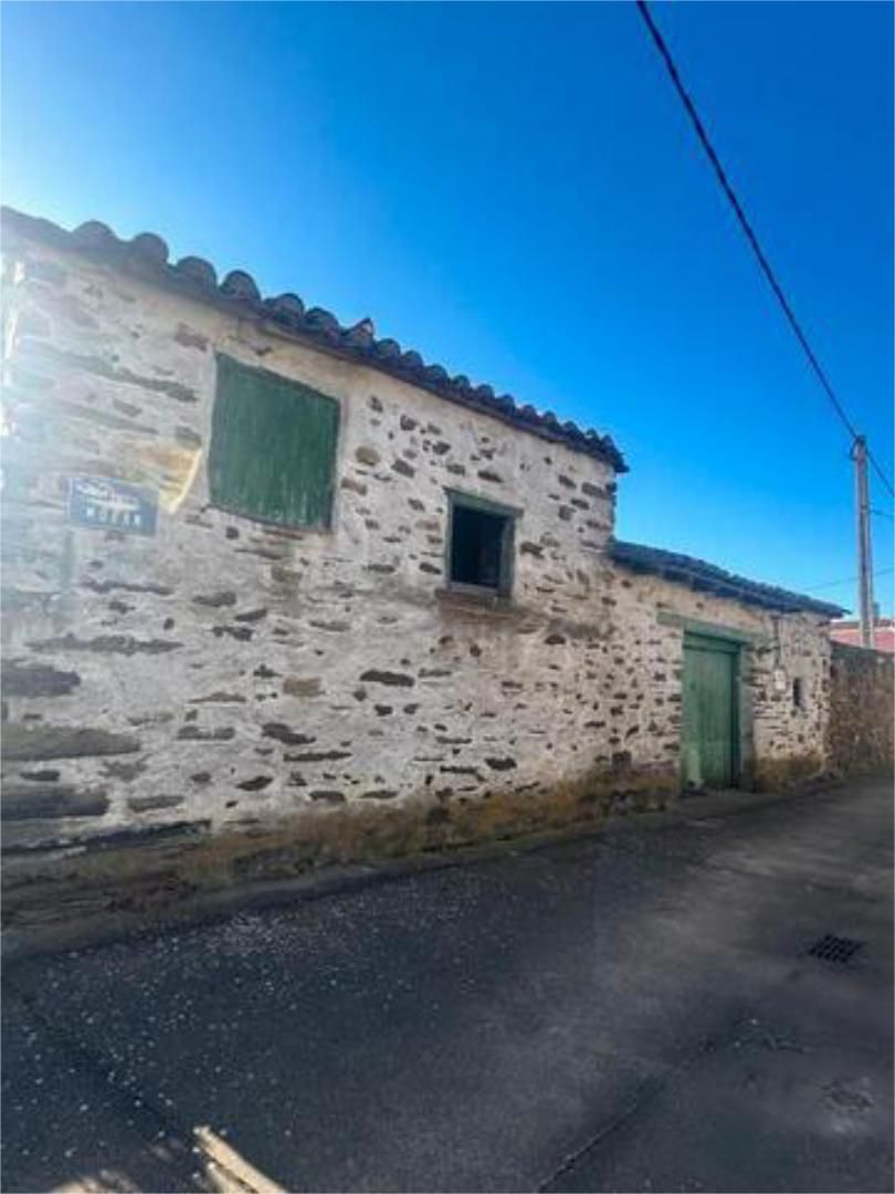 Exterior view of House or chalet for sale in Luyego