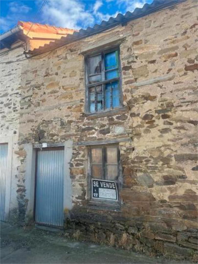 Exterior view of House or chalet for sale in Luyego
