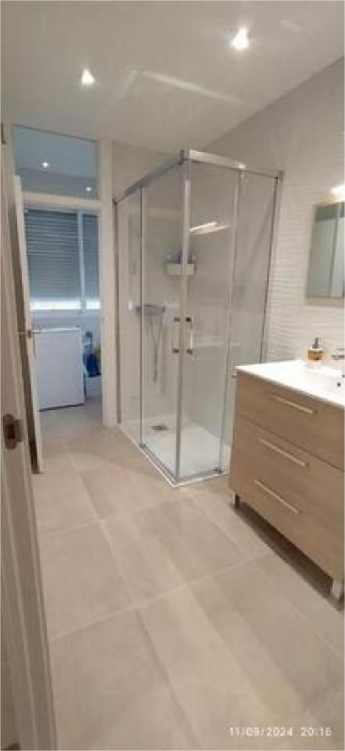 Bany de Apartament per a compartir en Martos amb Jardí privat, Terrassa i Moblat