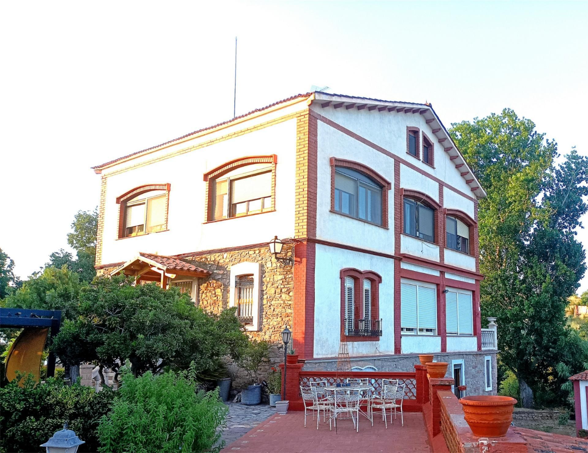 Exterior view of Duplex for sale in Manresa  with Air Conditioner, Terrace and Swimming Pool