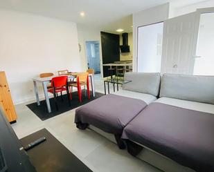 Sala d'estar de Apartament de lloguer en Oleiros amb Calefacció, Terrassa i Moblat