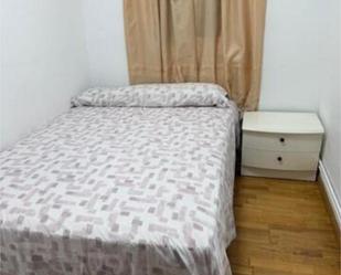 Dormitori de Apartament per a compartir en Sant Feliu de Llobregat amb Moblat