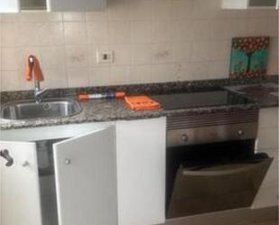 Cuina de Apartament de lloguer en Lugo Capital amb Calefacció i Moblat