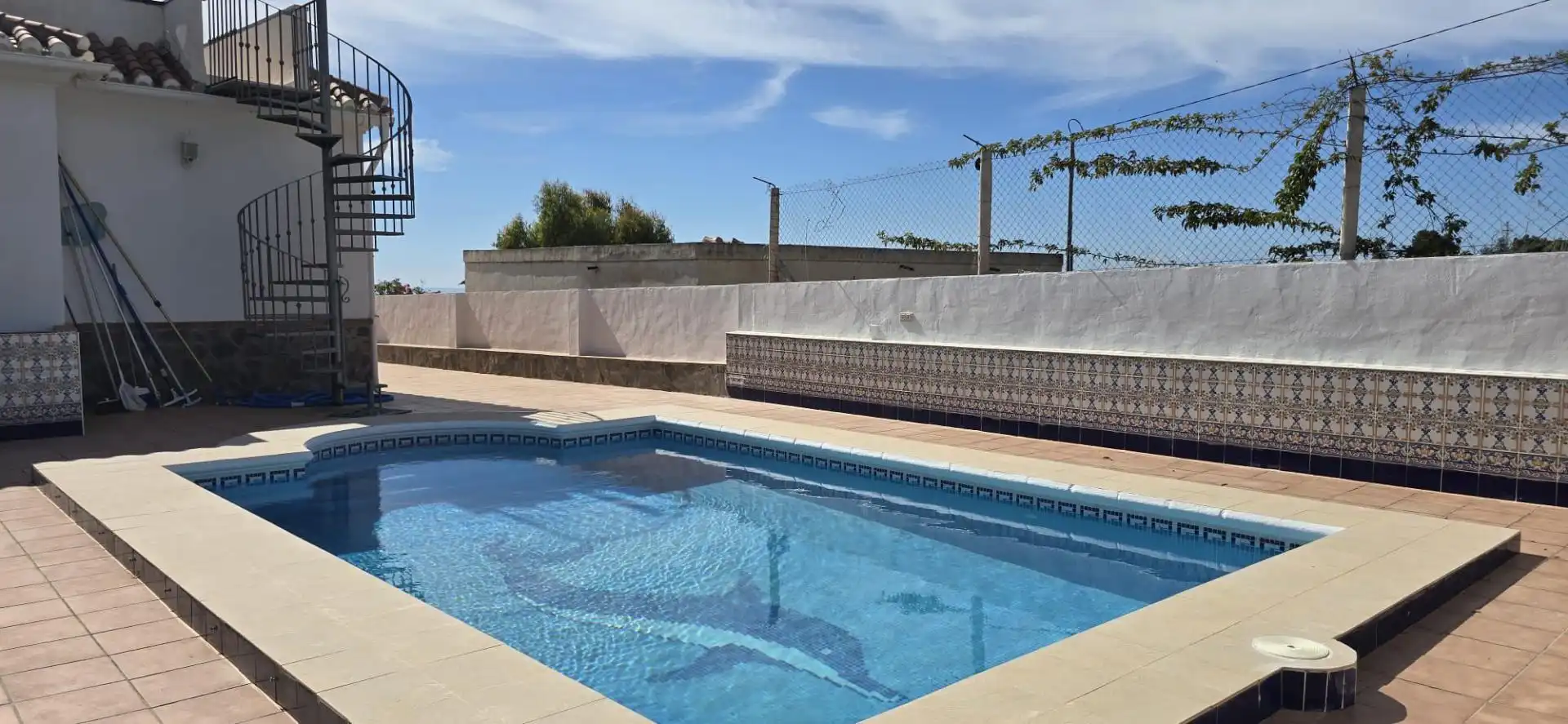 Swimming pool of Houses for sale in Nerja  with Air Conditioner, Heating and Private garden