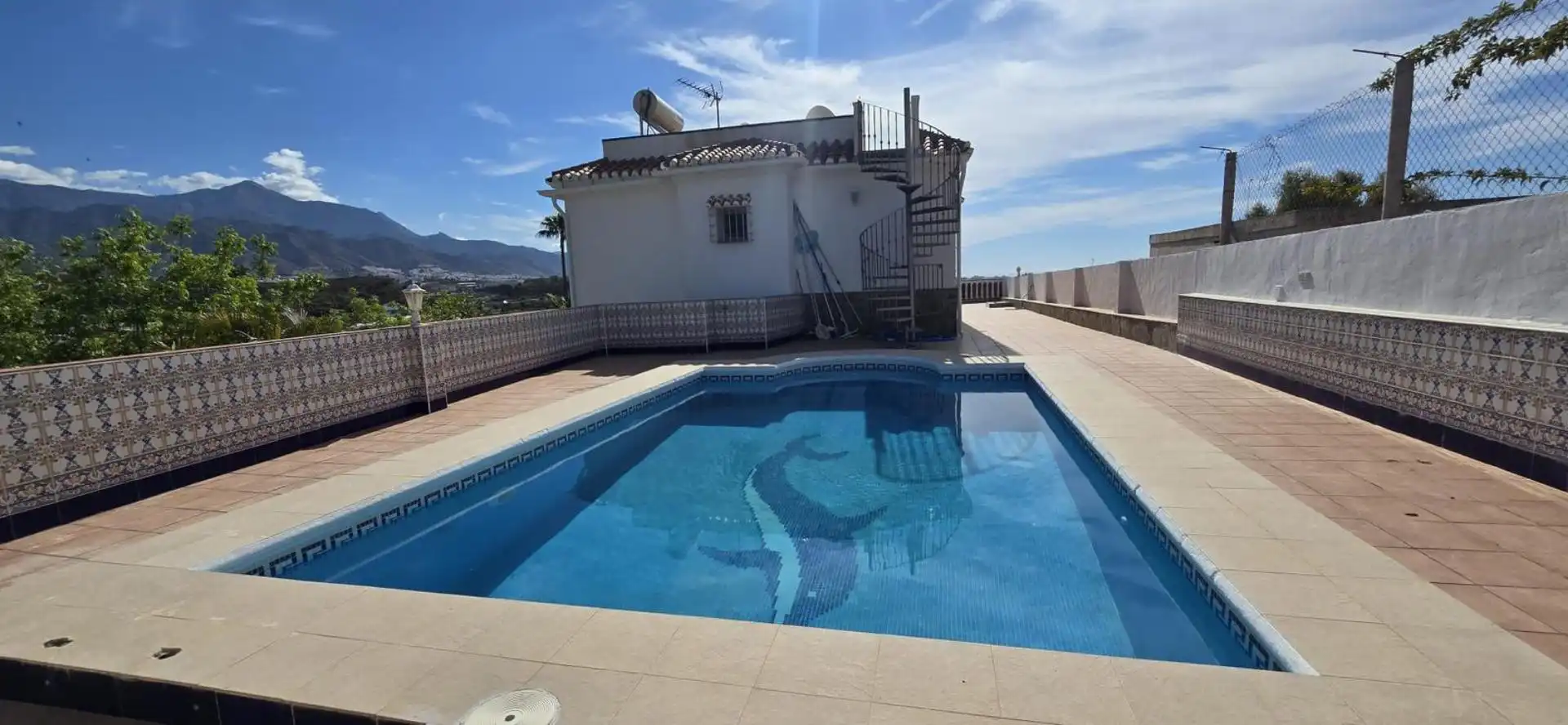 Swimming pool of Houses for sale in Nerja  with Air Conditioner, Heating and Private garden