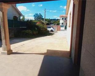 Vista exterior de Casa adosada en venda en Teo amb Calefacció, Jardí privat i Piscina