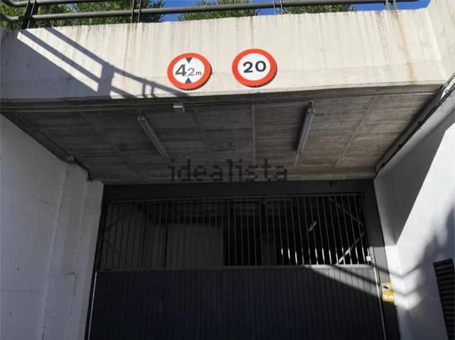 Garaje en Venta en Calle los Arces, 12 en Prado Santo Domingo - Ensanche