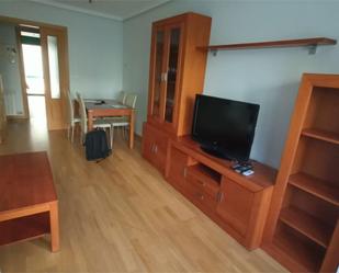 Living room of Flat to rent in Valladolid Capital  with Heating, Parquet flooring and Terrace