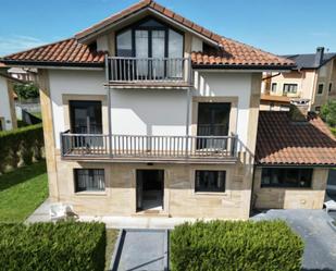Exterior view of House or chalet for sale in Santa Cruz de Bezana  with Terrace and Balcony