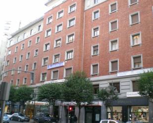 Vista exterior de Pis en venda en León Capital  amb Calefacció, Parquet i Videoporter